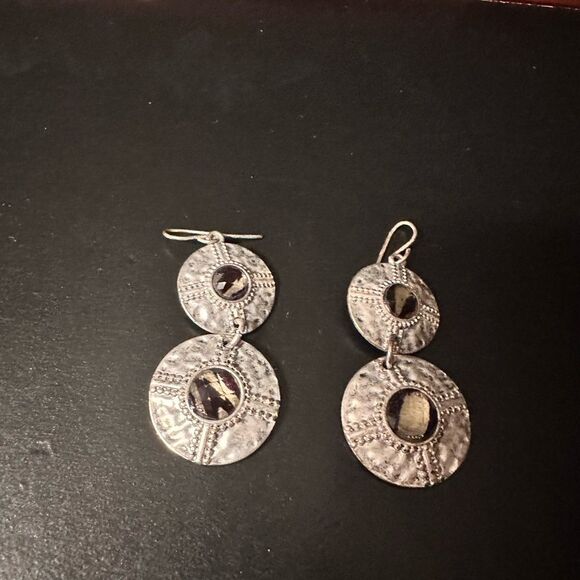 Beautiful round silver earrings with green stone in center of each - Picture 1 of 6